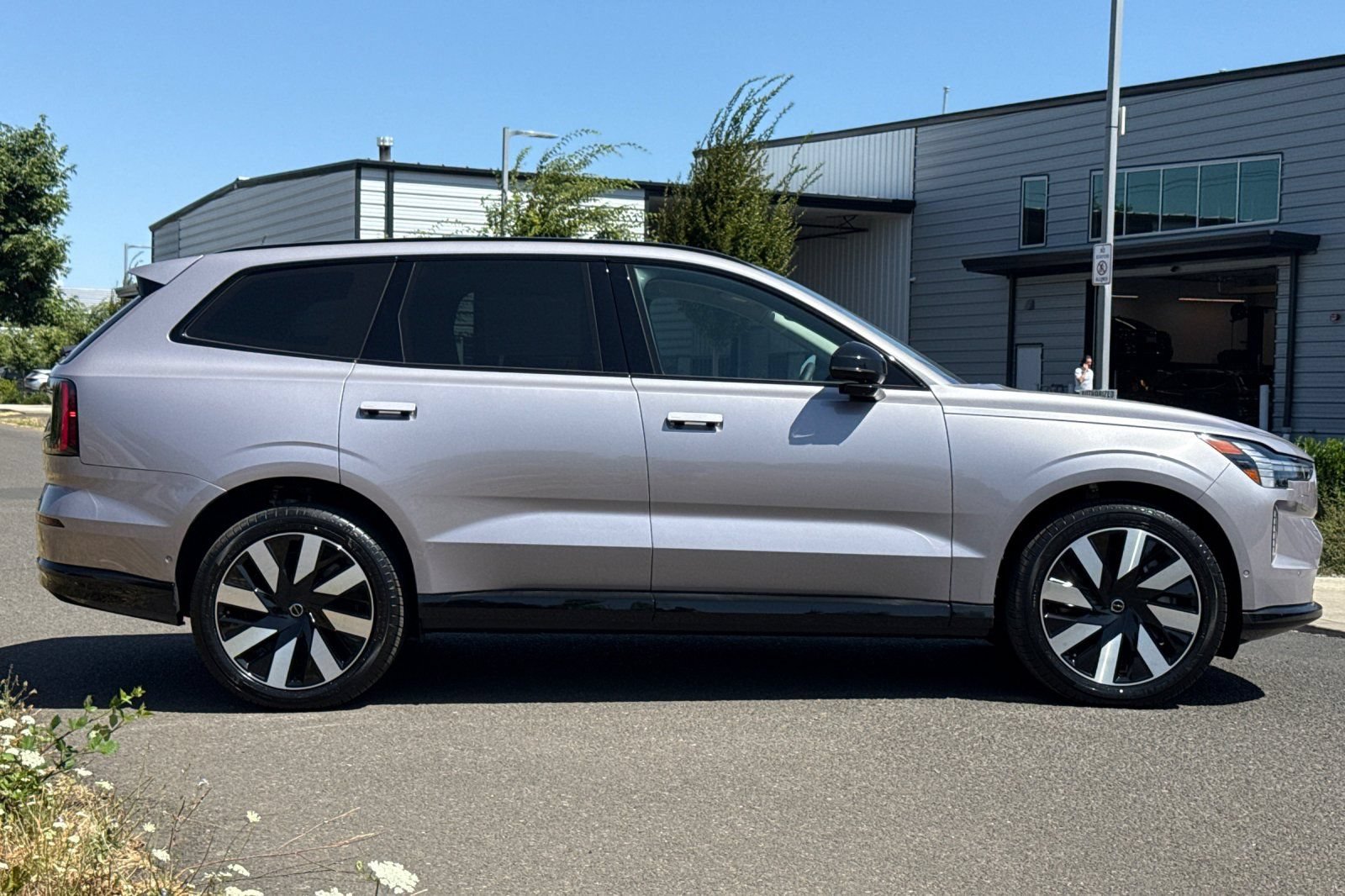 New 2026 Volvo EX90 Ultra AWD/4WD image 2