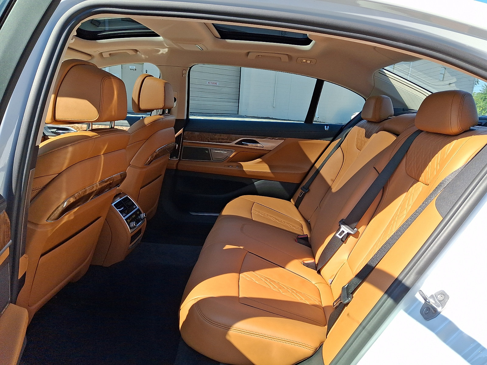 Used 2018 BMW 750i xDrive AWD/4WD image 4