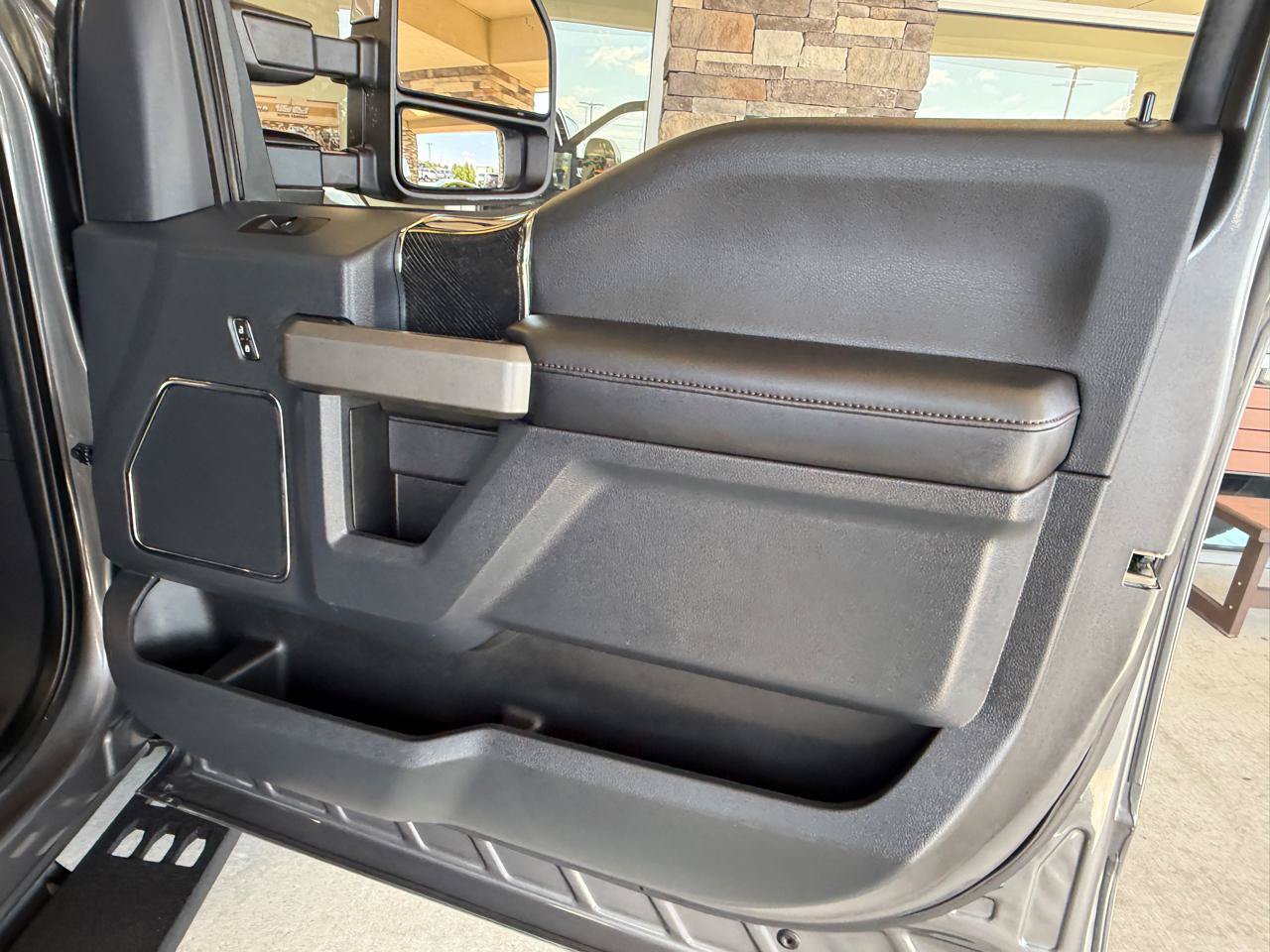 Used 2022 Ford F350 Platinum w/ Tremor Off-Road Package AWD/4WD image 14