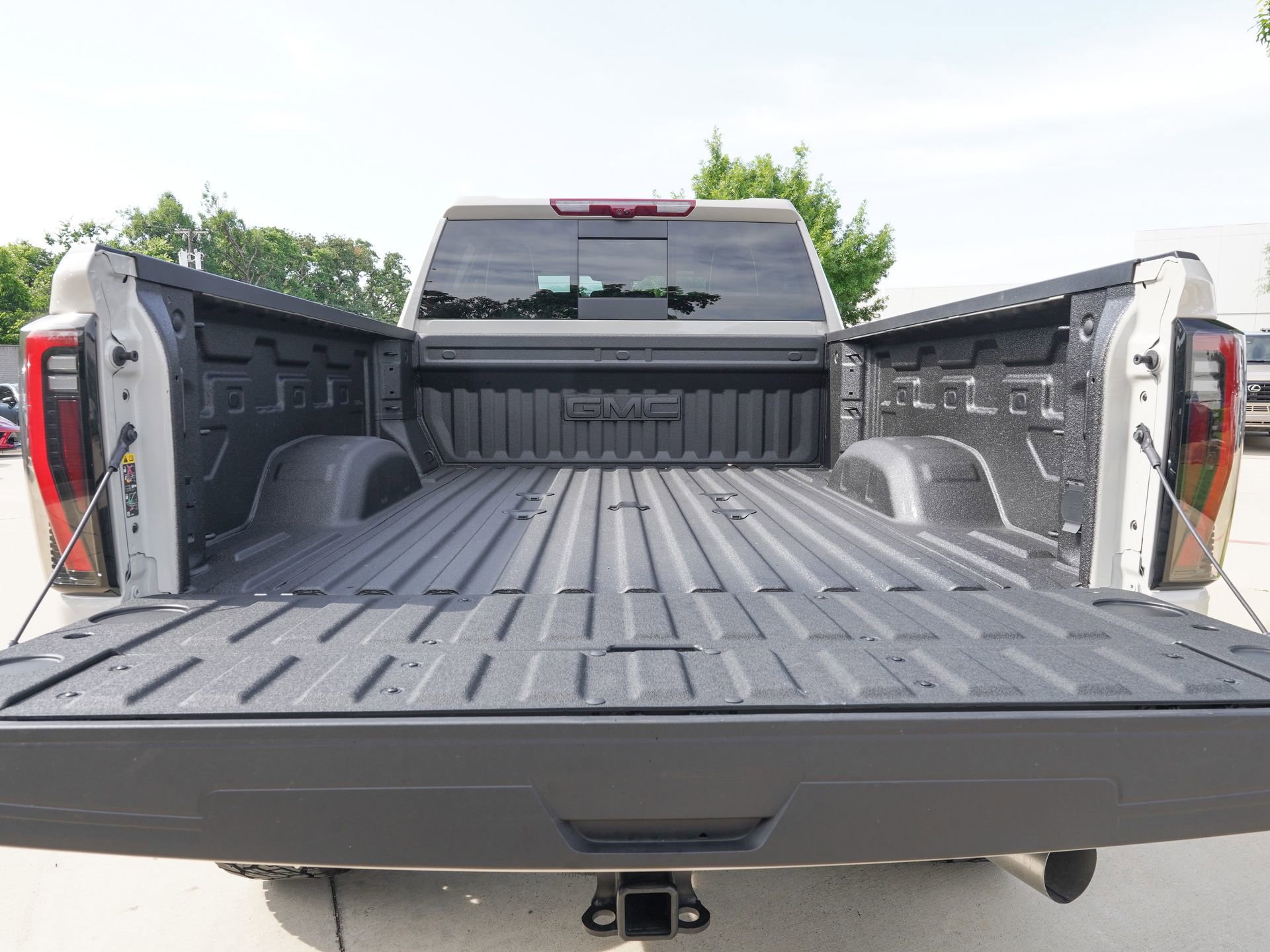Used 2026 GMC Sierra 2500 AT4X w/ LPO, Black Badging Package AWD/4WD image 6