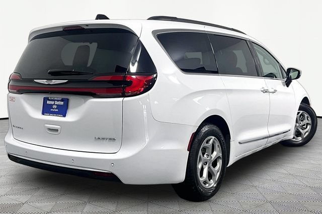 Used 2023 Chrysler Pacifica Limited FWD image 12