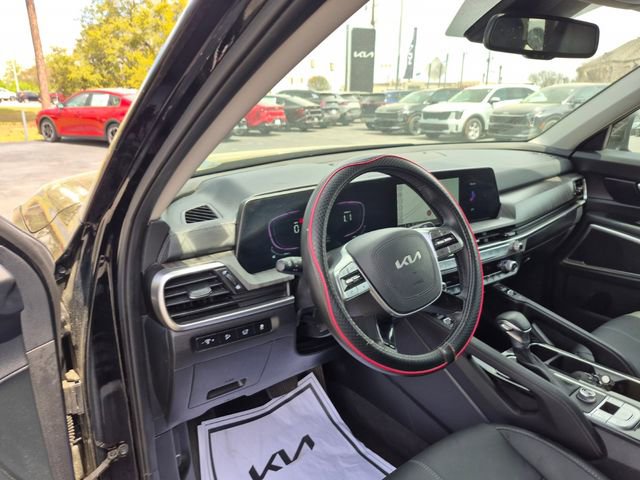 Used 2025 Kia Telluride EX w/ EX Captain's Chair Package image 9