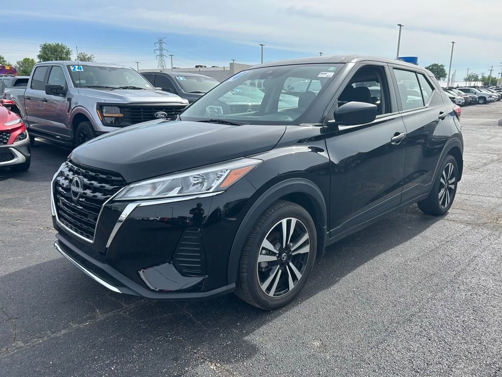 Used 2024 Nissan Kicks S FWD image 4