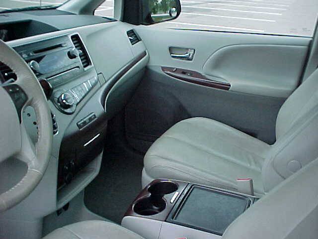 Used 2012 Toyota Sienna XLE FWD image 14