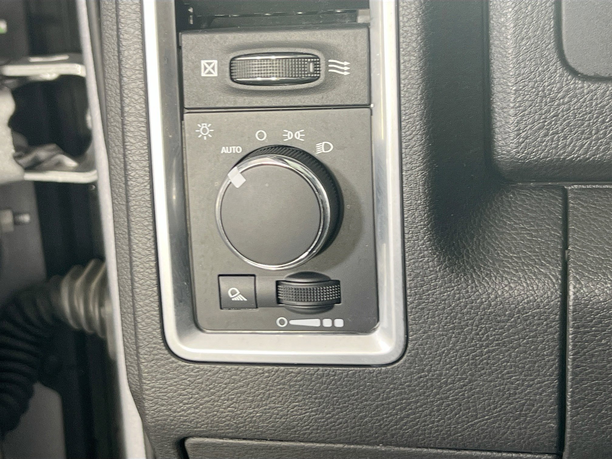 Used 2022 RAM 1500 Classic Warlock w/ Electronics Group AWD/4WD image 10