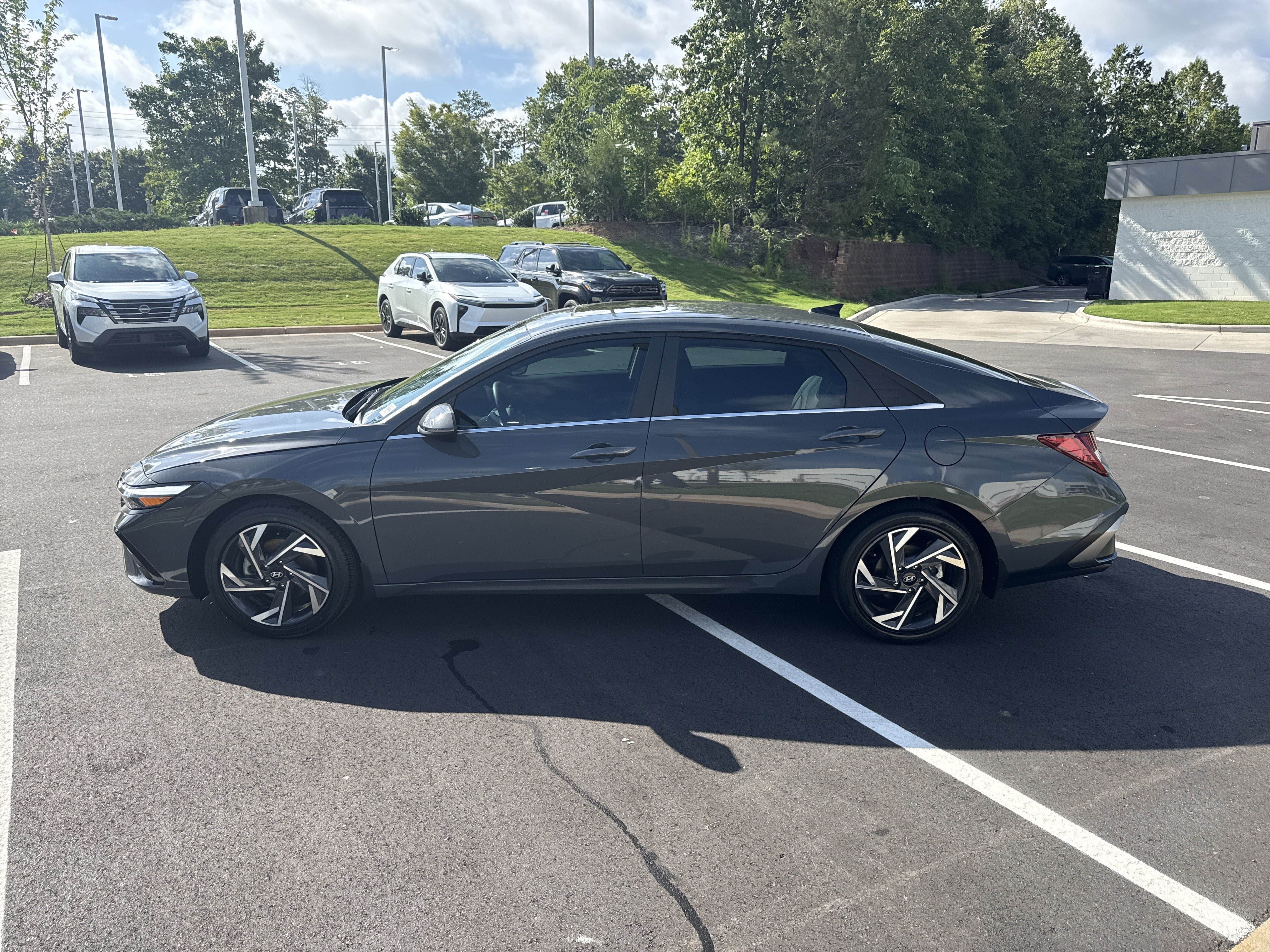 Used 2024 Hyundai Elantra Limited FWD image 7