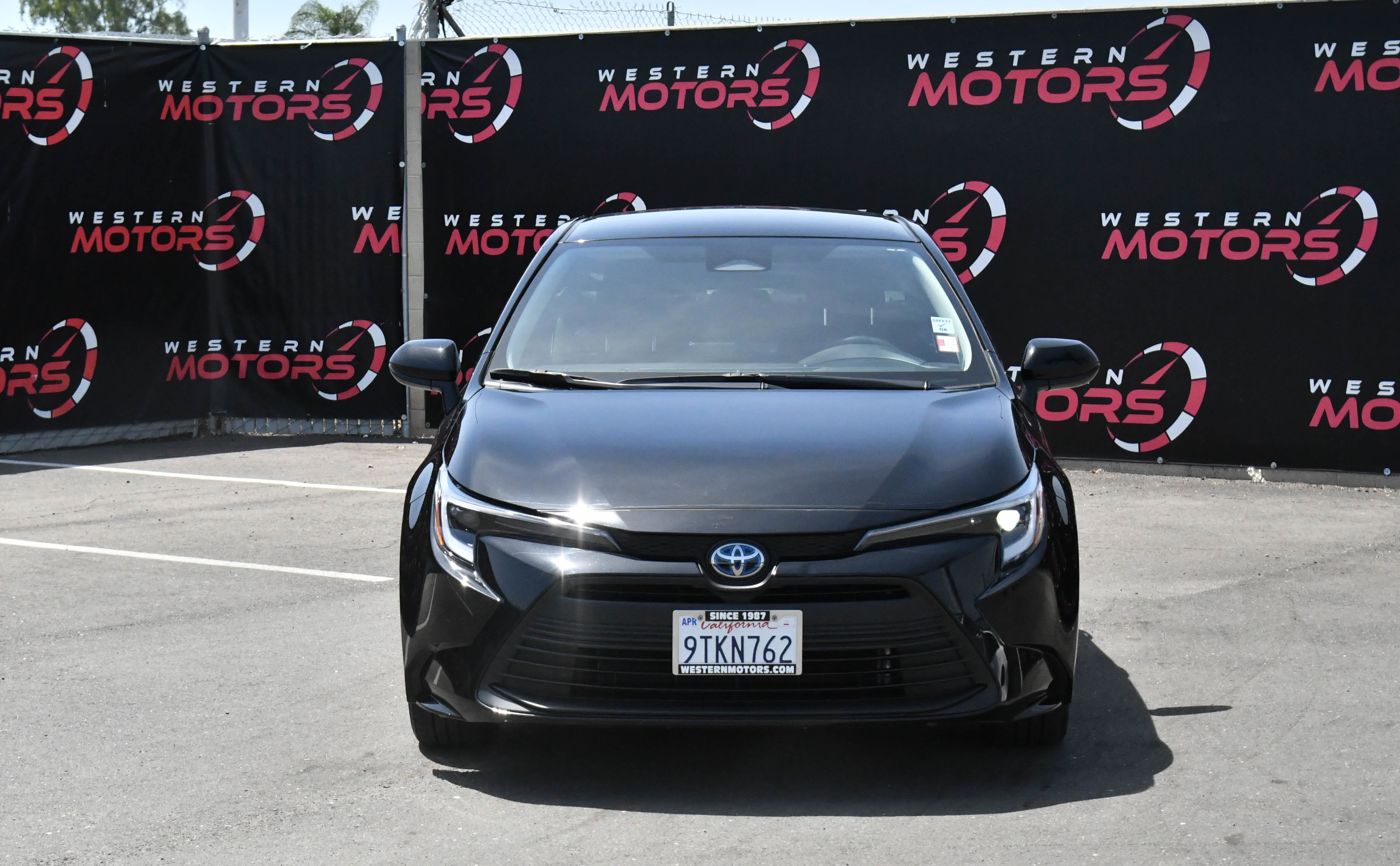 Used 2025 Toyota Corolla LE w/ Convenience Package FWD image 2