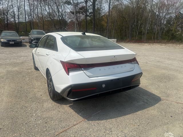 Used 2024 Hyundai Elantra Limited image 8