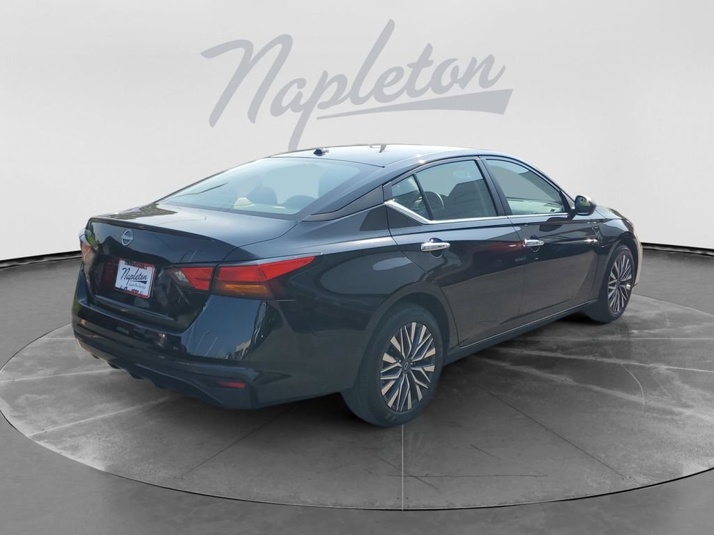 Used 2025 Nissan Altima 2.5 SV FWD image 8