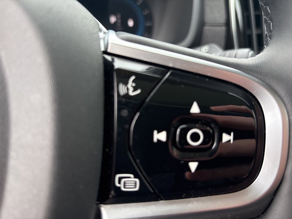 Certified 2025 Volvo XC90 B5 Plus image 25