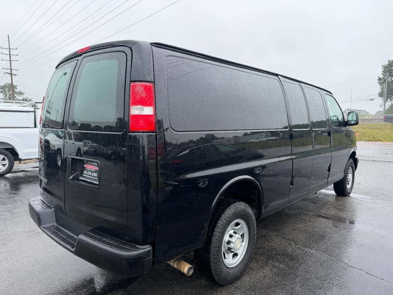 Used 2022 Chevrolet Express 3500 Extended w/ Driver Convenience Package RWD image 6