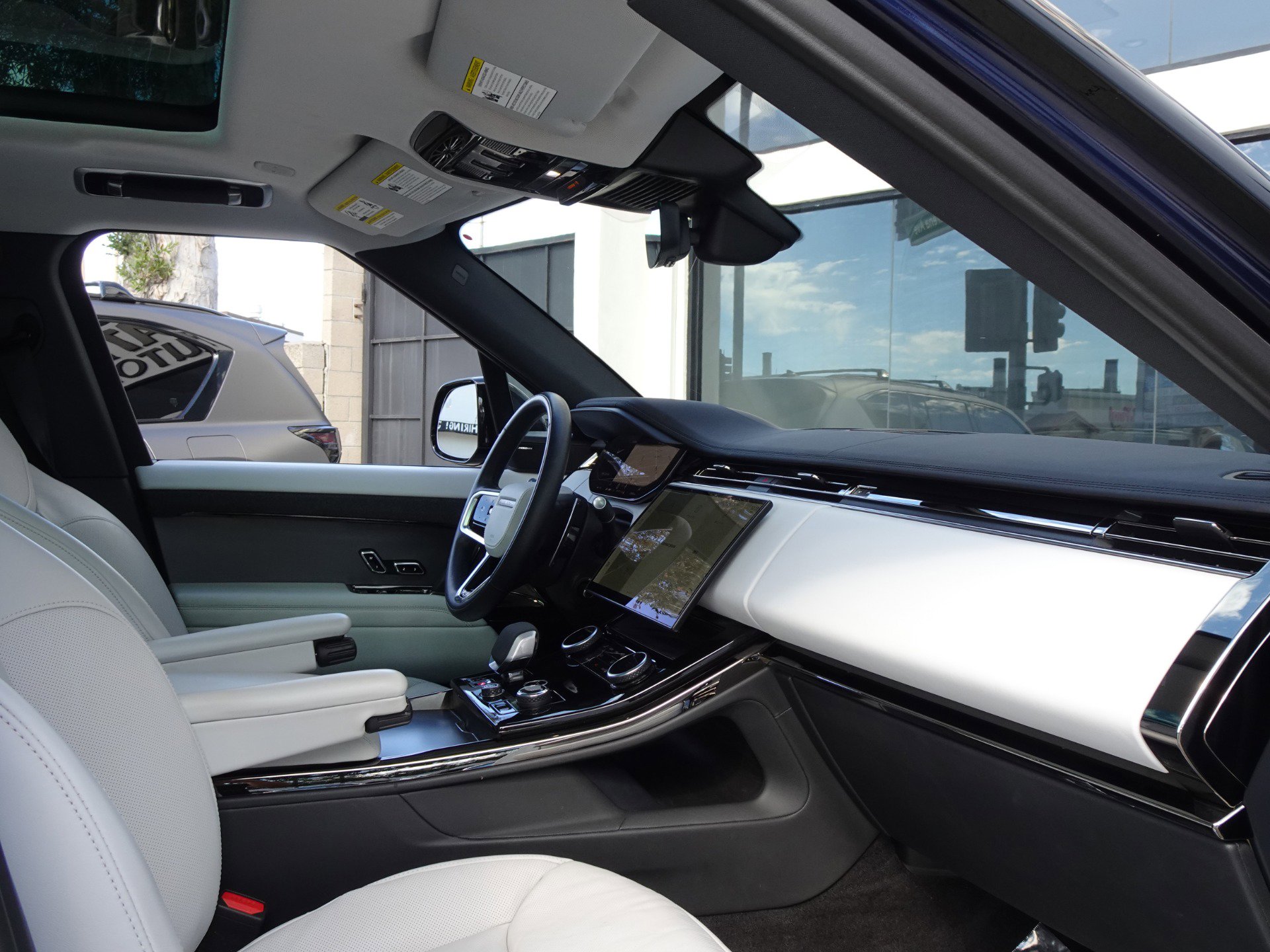 Used 2023 Land Rover Range Rover Sport SE AWD/4WD image 19