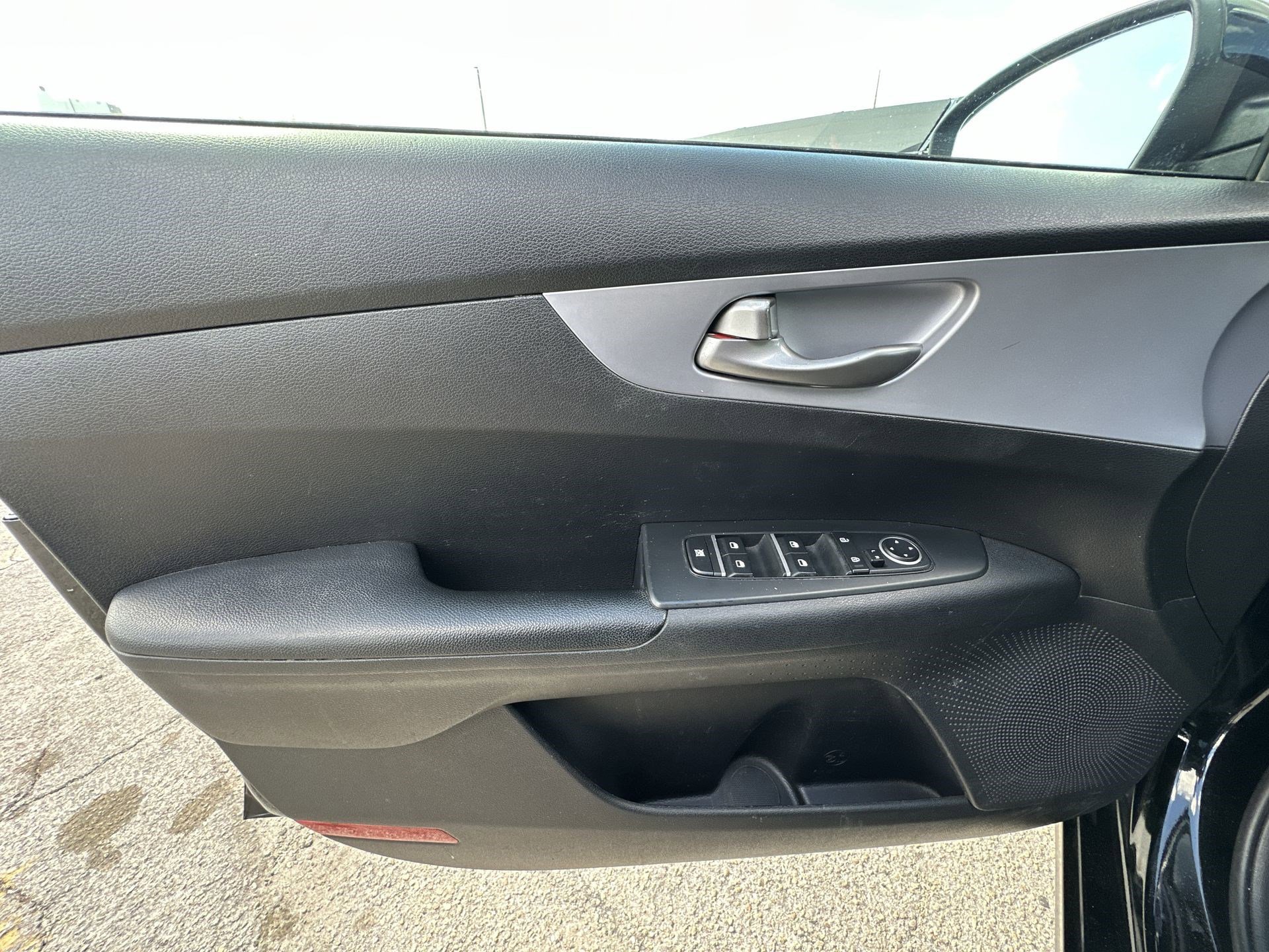 Used 2022 Kia Forte LXS image 32