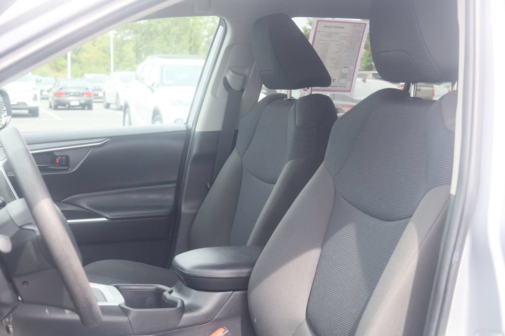 Used 2023 Toyota RAV4 LE AWD/4WD image 17
