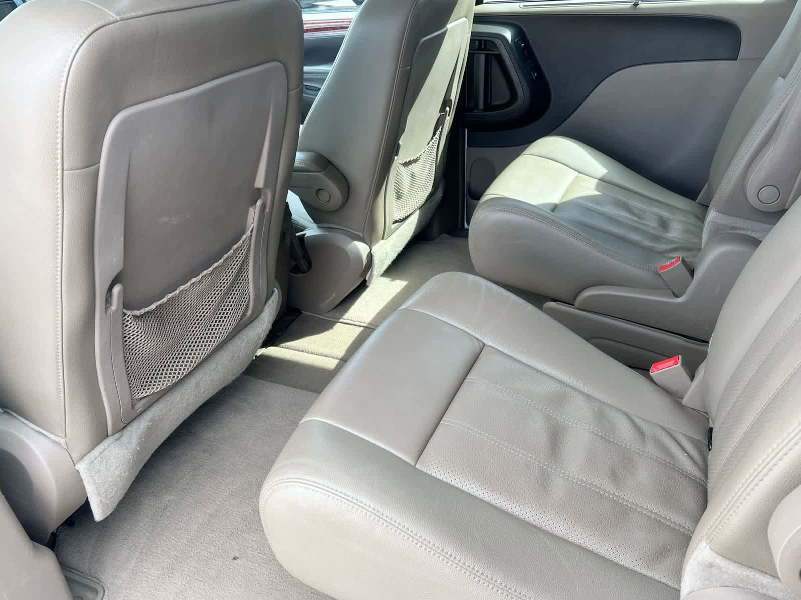 Used 2015 Chrysler Town & Country Touring-L w/ Driver Convenience Group FWD image 18