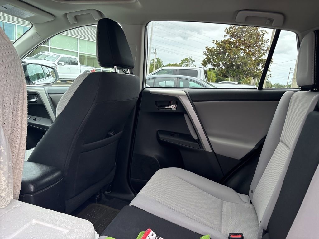 Used 2017 Toyota RAV4 XLE FWD image 16