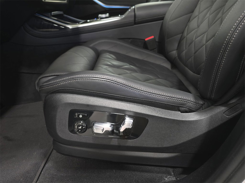 Used 2024 BMW X7 xDrive40i w/ M Sport Package image 24
