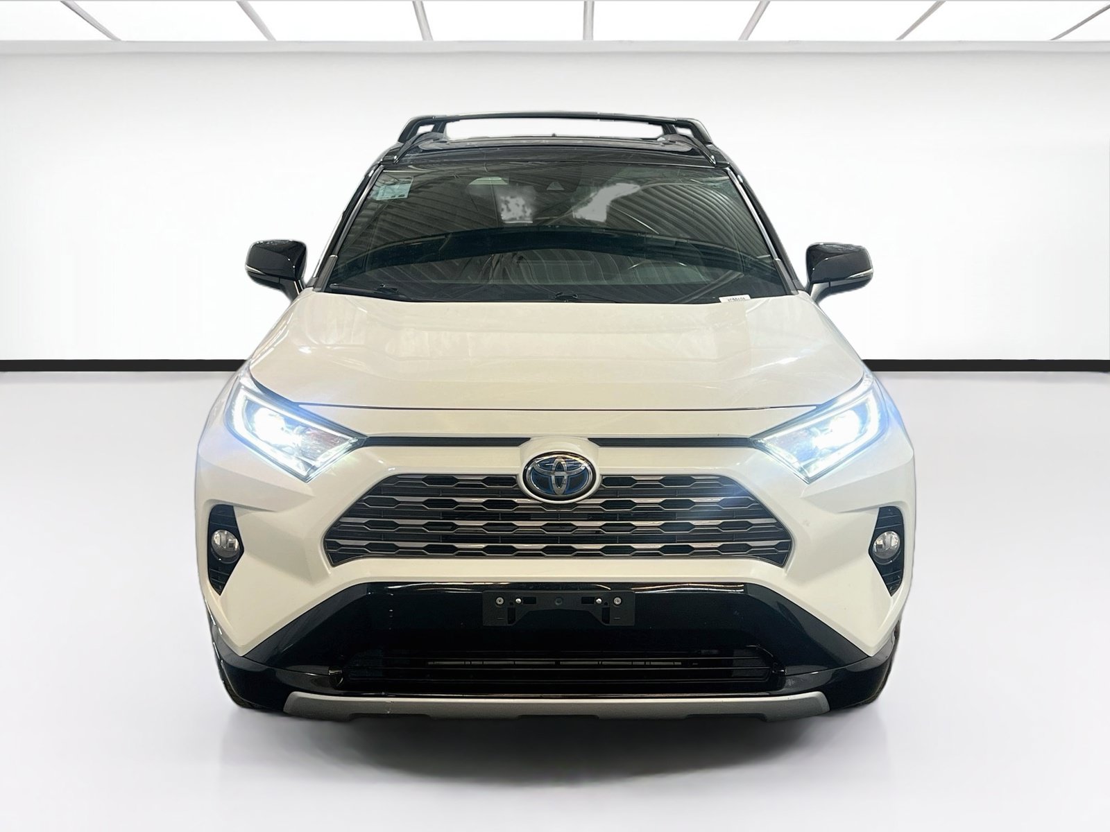 Used 2019 Toyota RAV4 XSE w/ XSE Weather Package AWD/4WD image 2