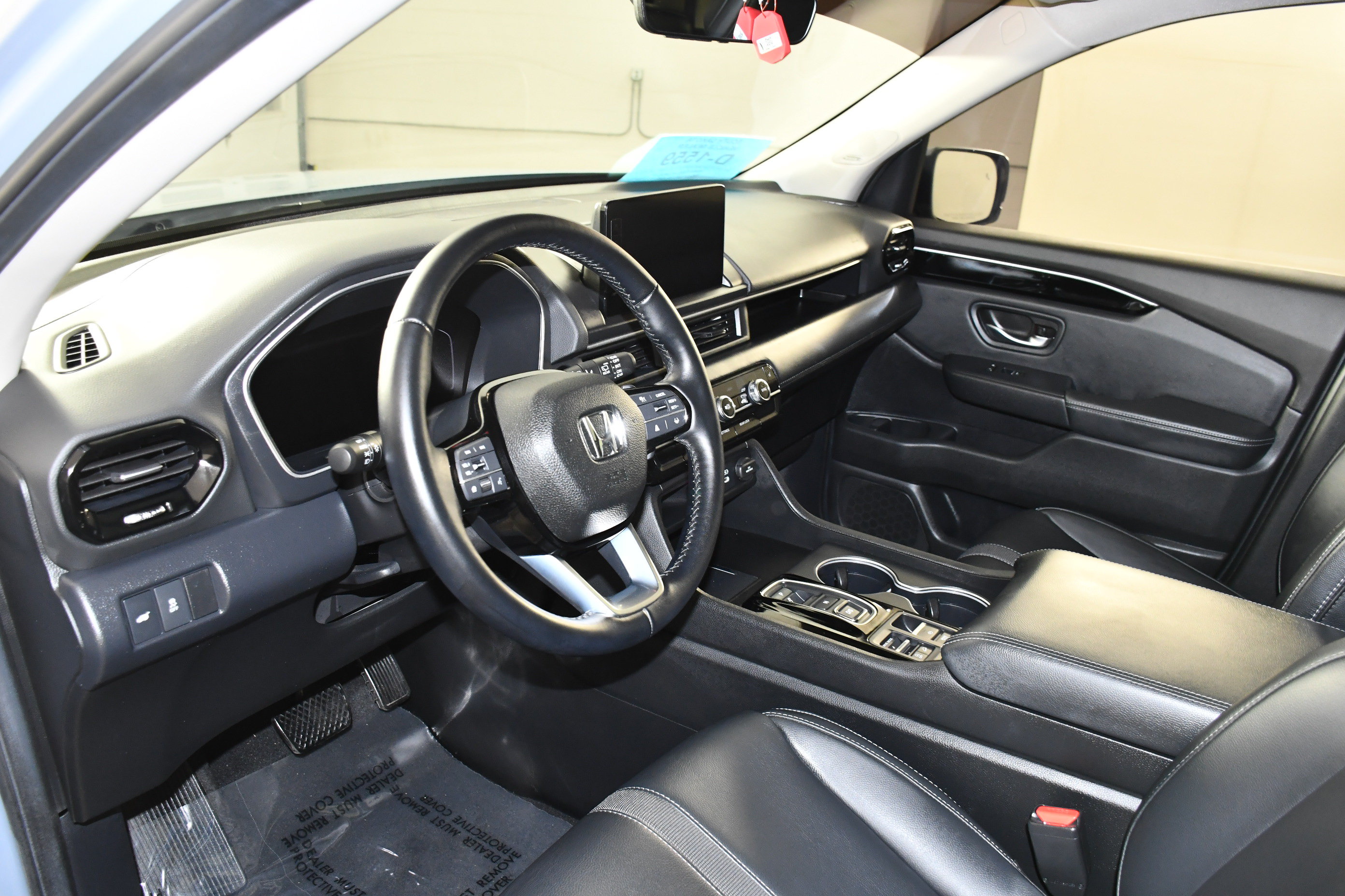 Used 2025 Honda Pilot Touring image 2