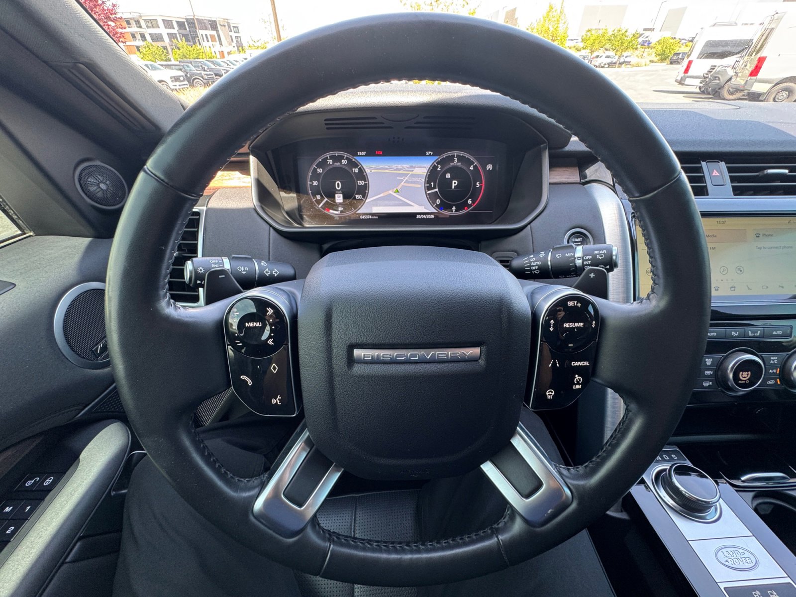 Used 2020 Land Rover Discovery HSE image 9