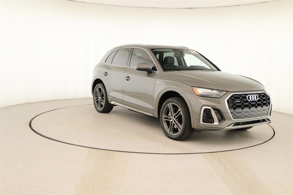 Used 2024 Audi Q5 e Premium w/ Convenience Package image 10
