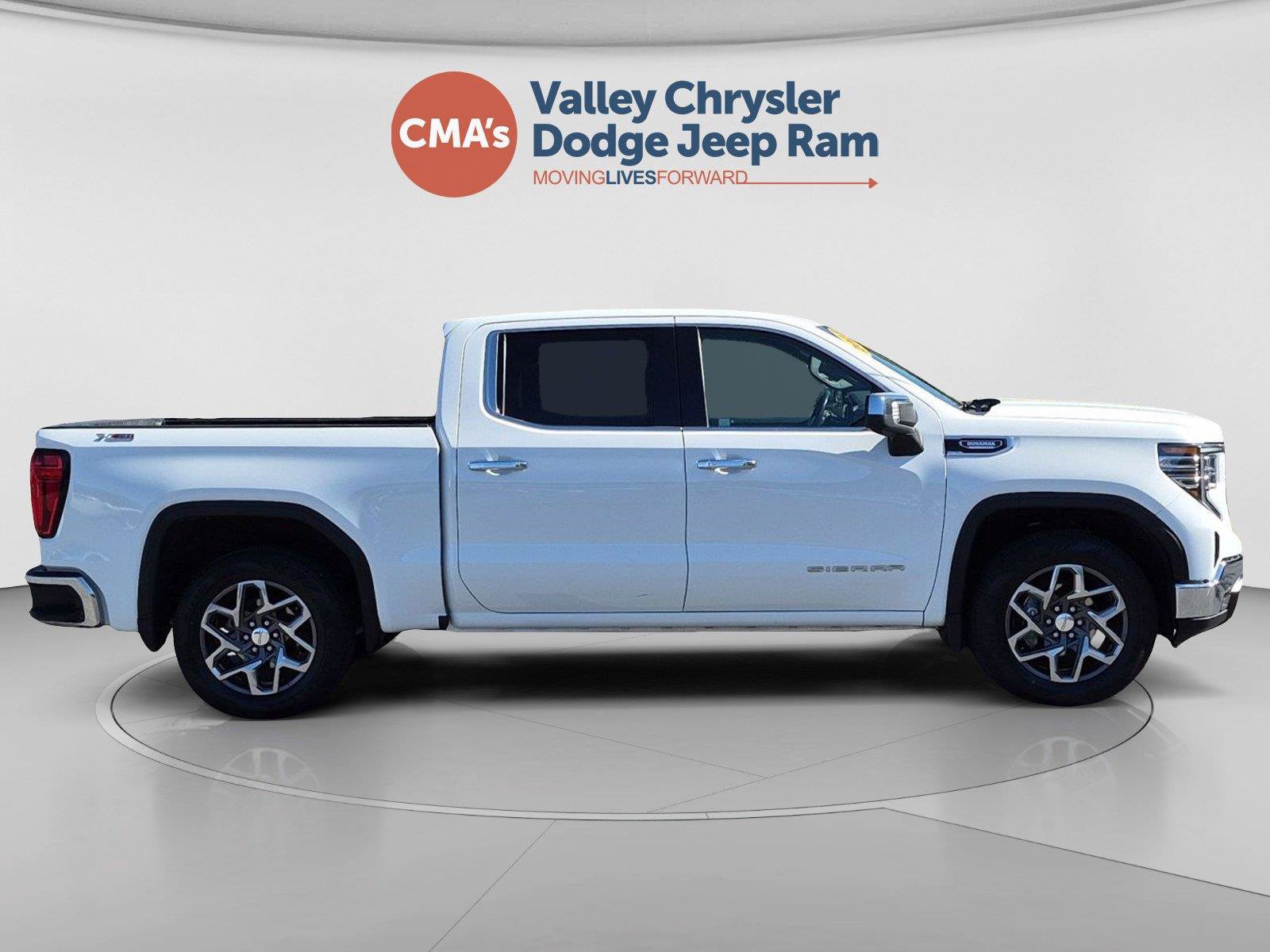 Used 2023 GMC Sierra 1500 SLT w/ SLT Premium Package AWD/4WD image 6