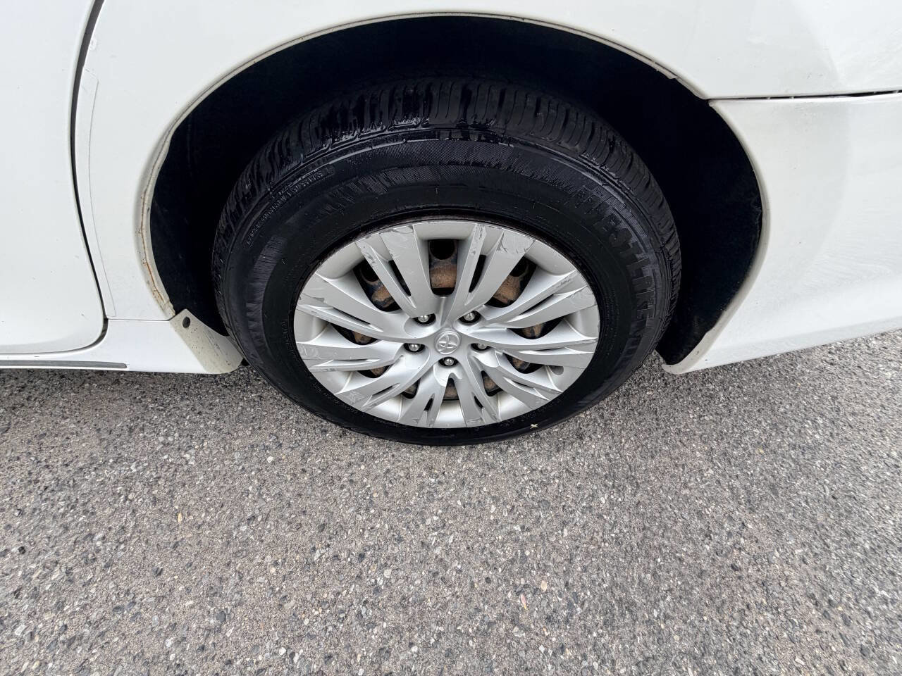 Used 2012 Toyota Camry LE FWD image 33