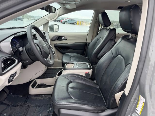 Used 2022 Chrysler Pacifica Touring-L FWD image 13