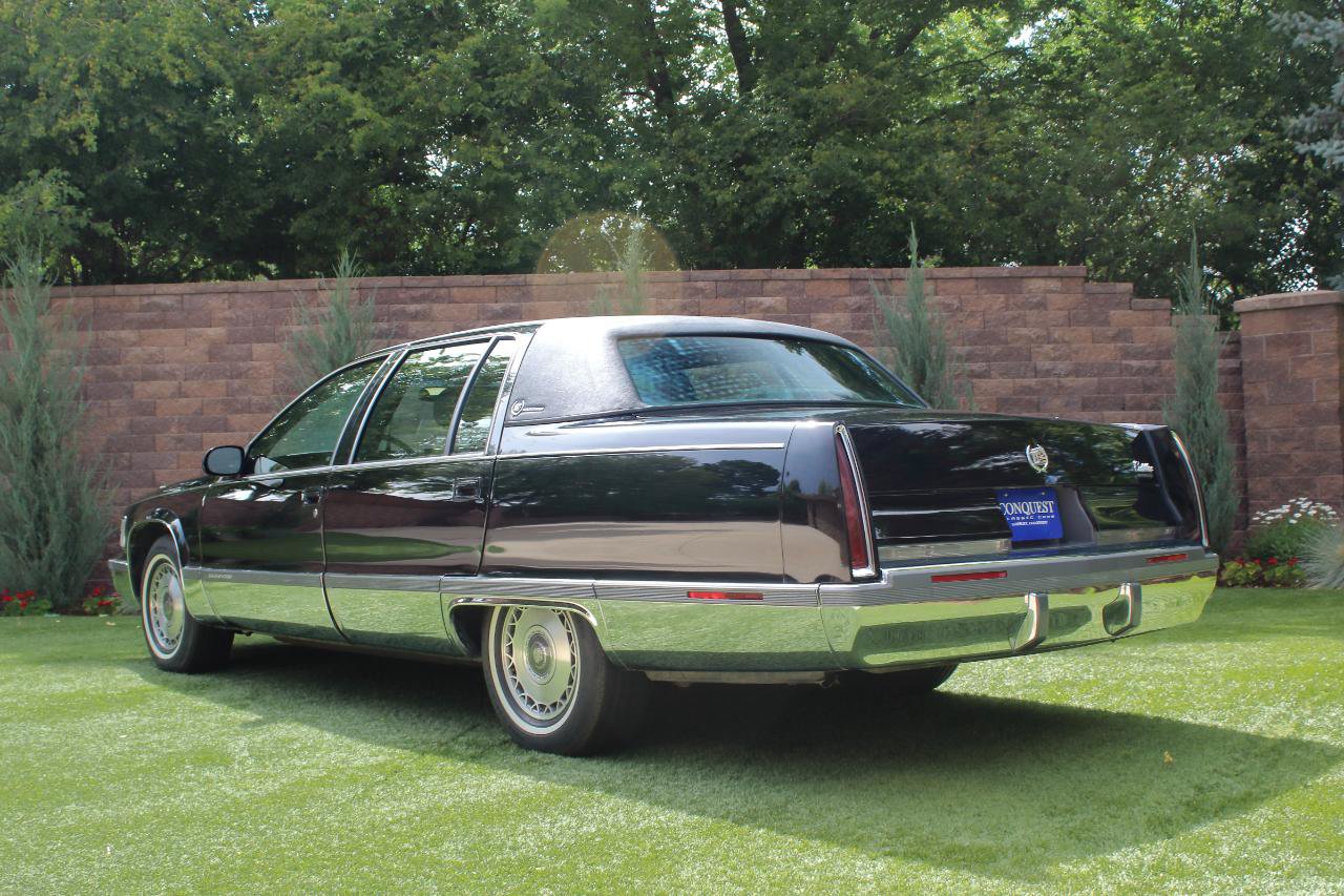 Used 1996 Cadillac Fleetwood Brougham RWD image 26