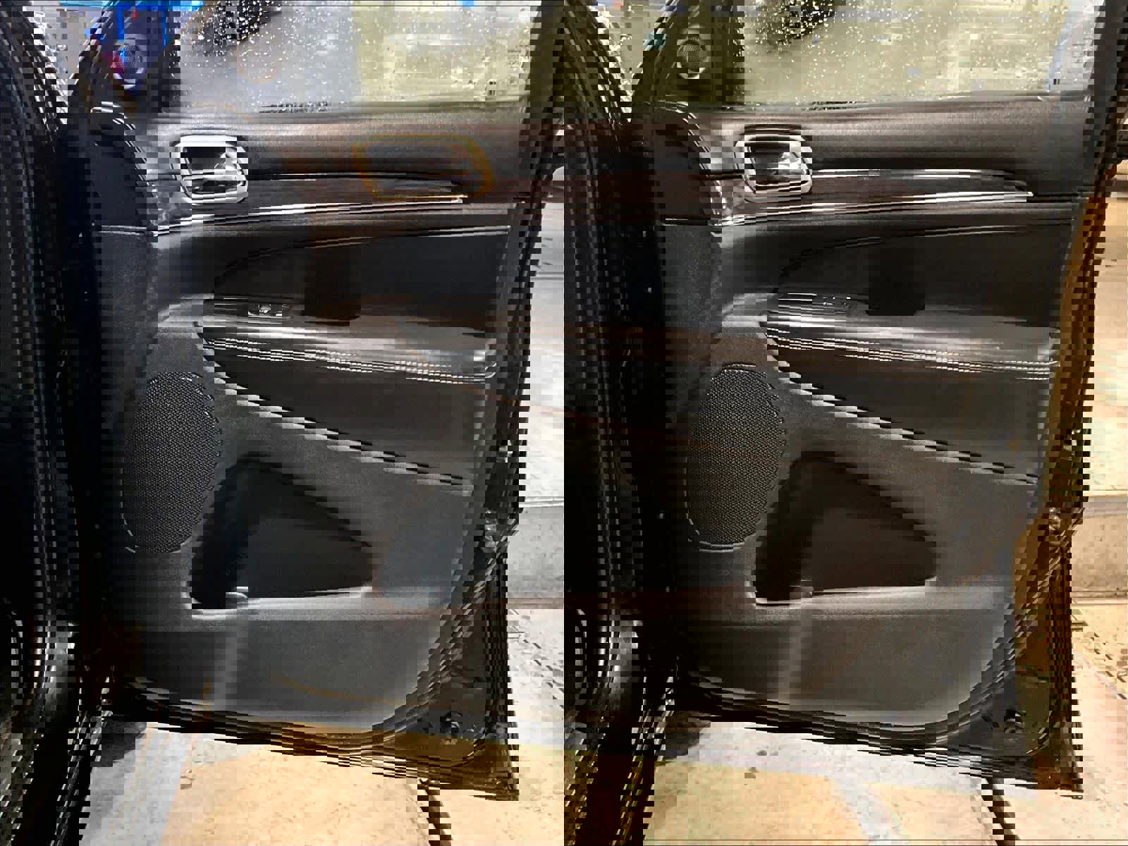 Used 2017 Jeep Grand Cherokee Overland image 12