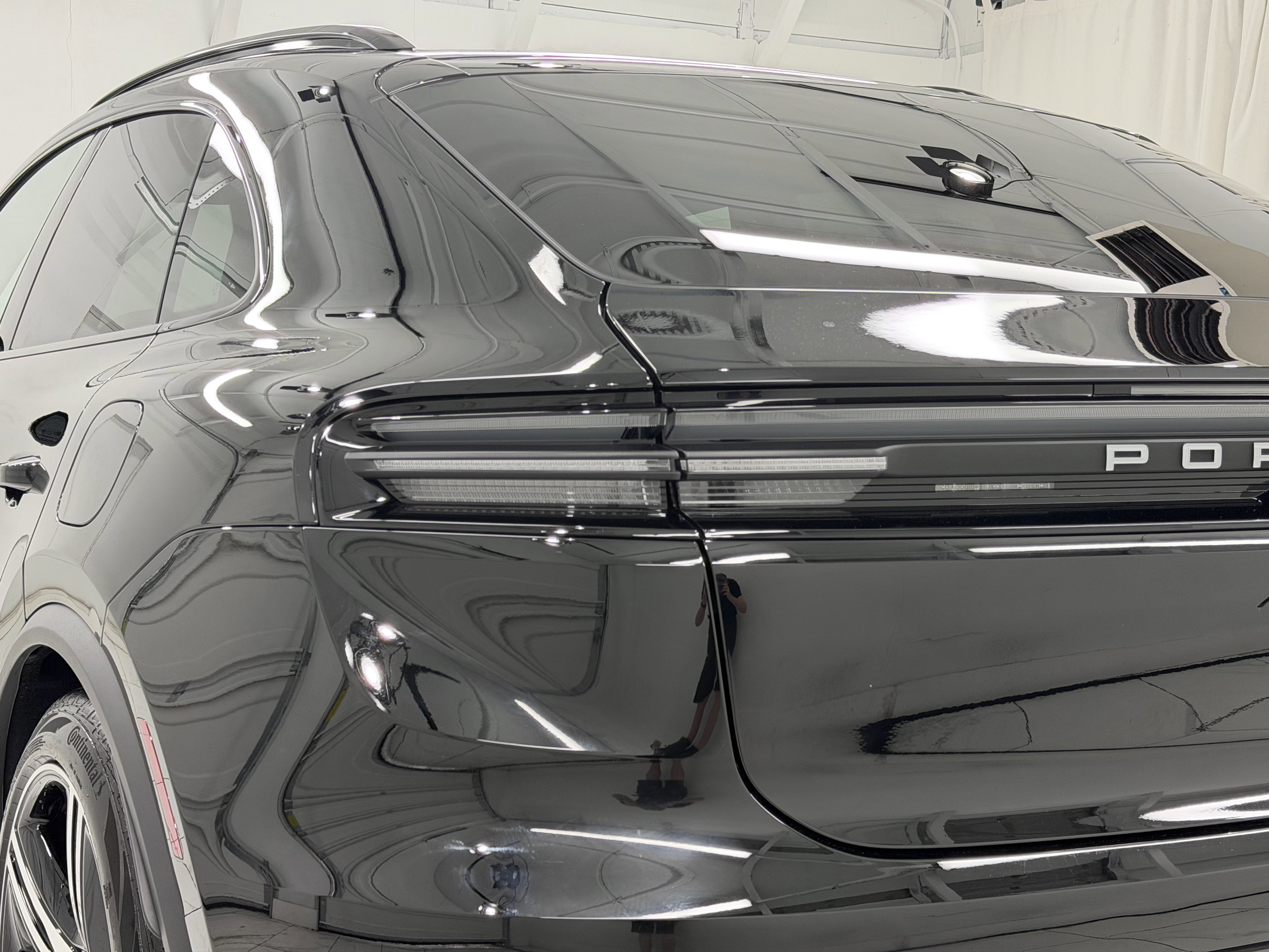 Certified 2025 Porsche Macan 4S Electric AWD/4WD image 18