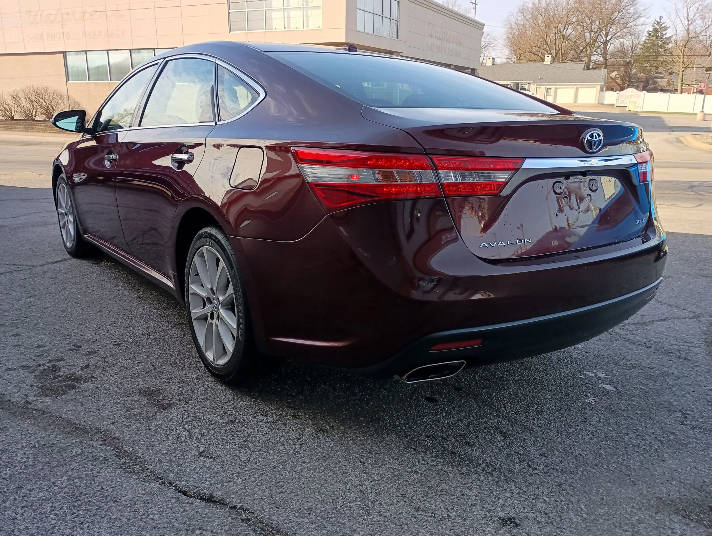 Used 2013 Toyota Avalon XLE Touring FWD image 5