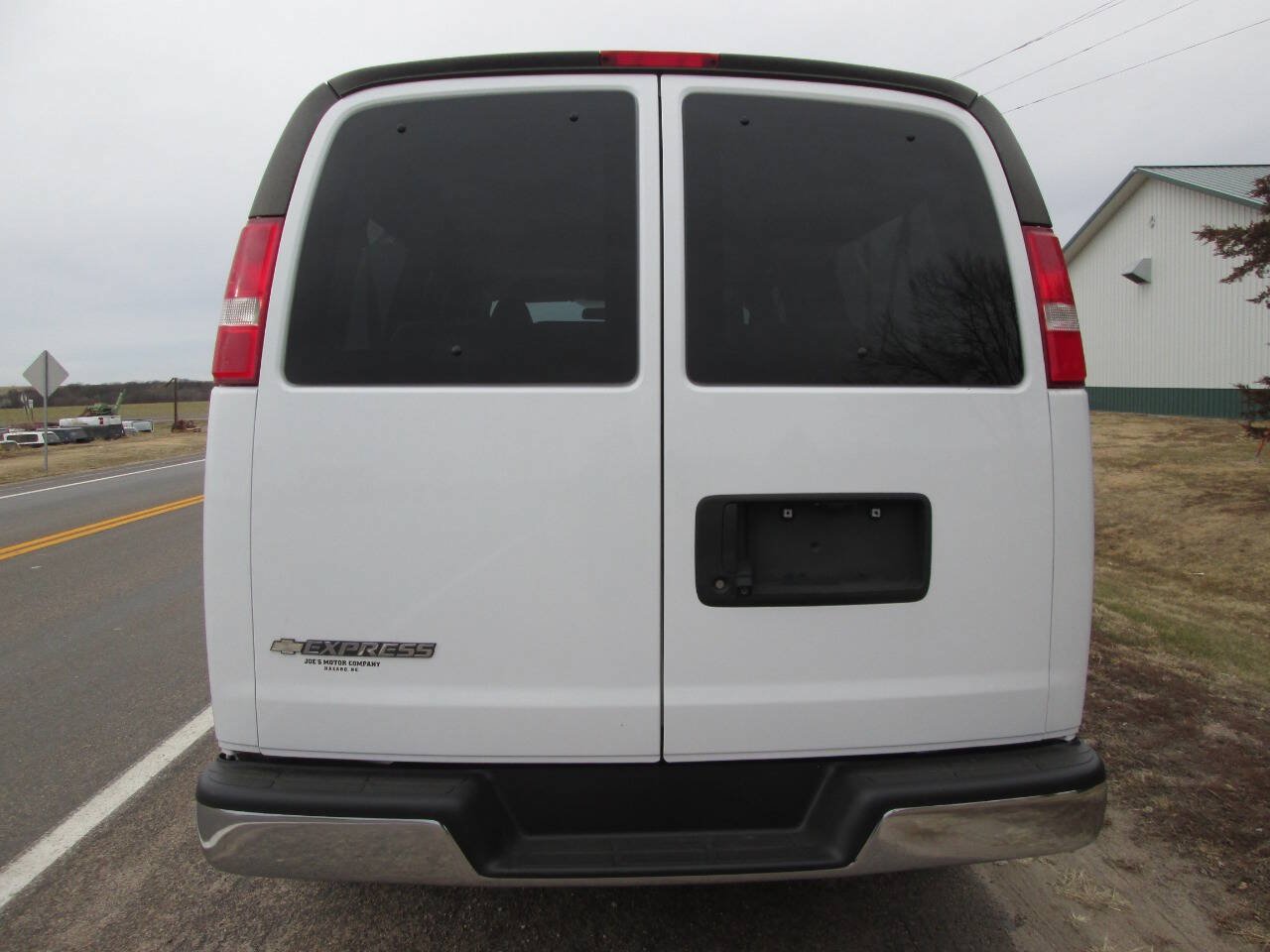 Used 2018 Chevrolet Express 3500 LT w/ LT Preferred Equipment Group RWD image 9