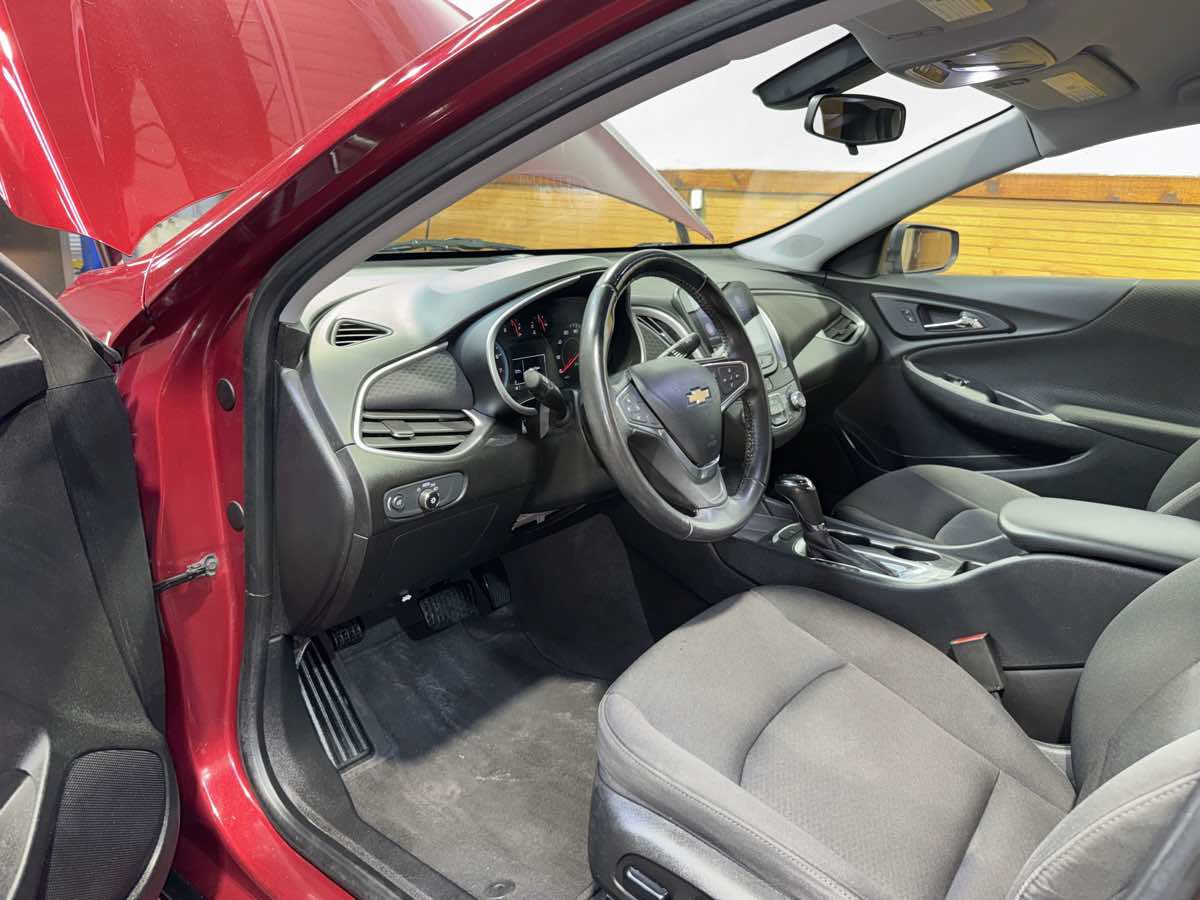 Used 2019 Chevrolet Malibu RS FWD image 15