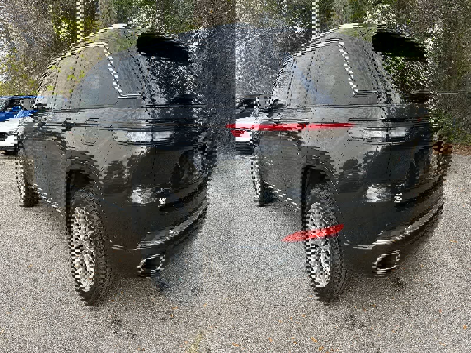 Used 2023 Jeep Grand Cherokee Summit w/ Luxury Tech Group V image 4