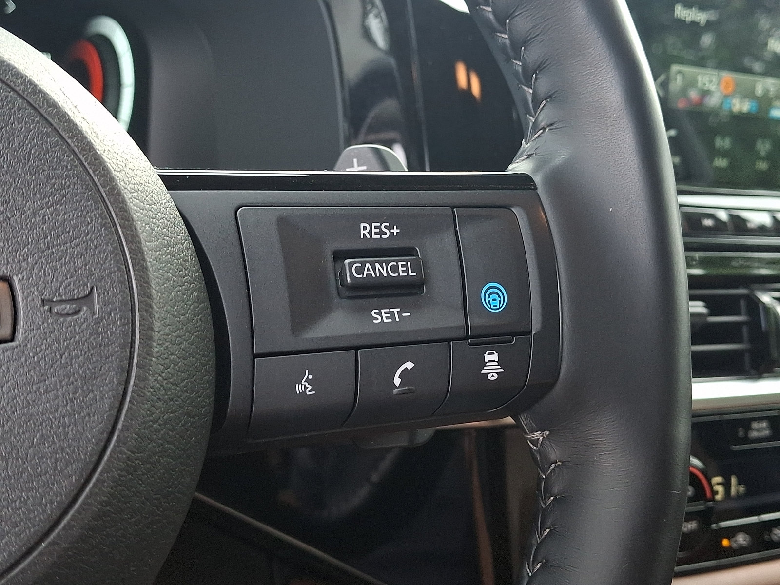 Used 2024 Nissan Pathfinder Platinum AWD/4WD image 23