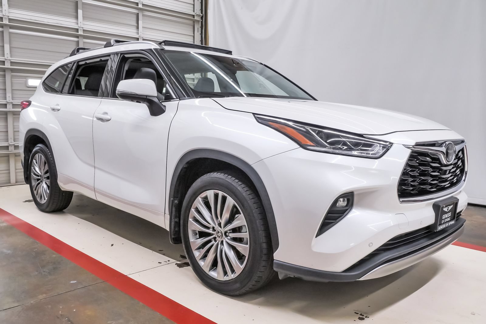 Used 2020 Toyota Highlander Platinum FWD image 5
