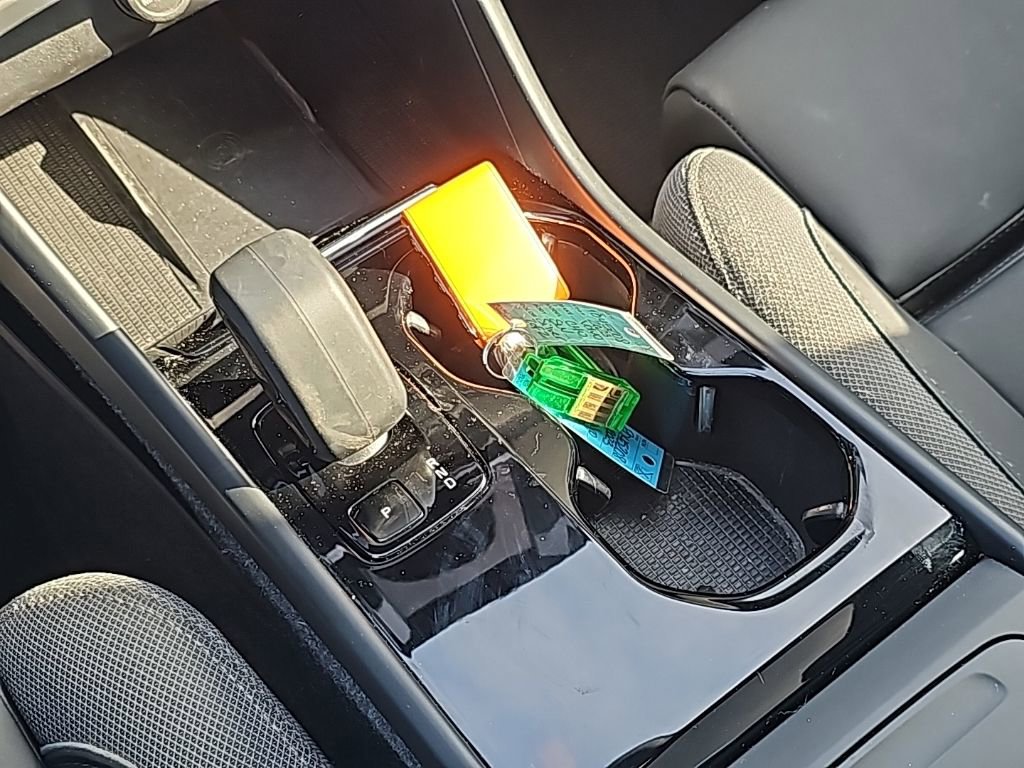 Used 2023 Volvo C40 Recharge Core image 6