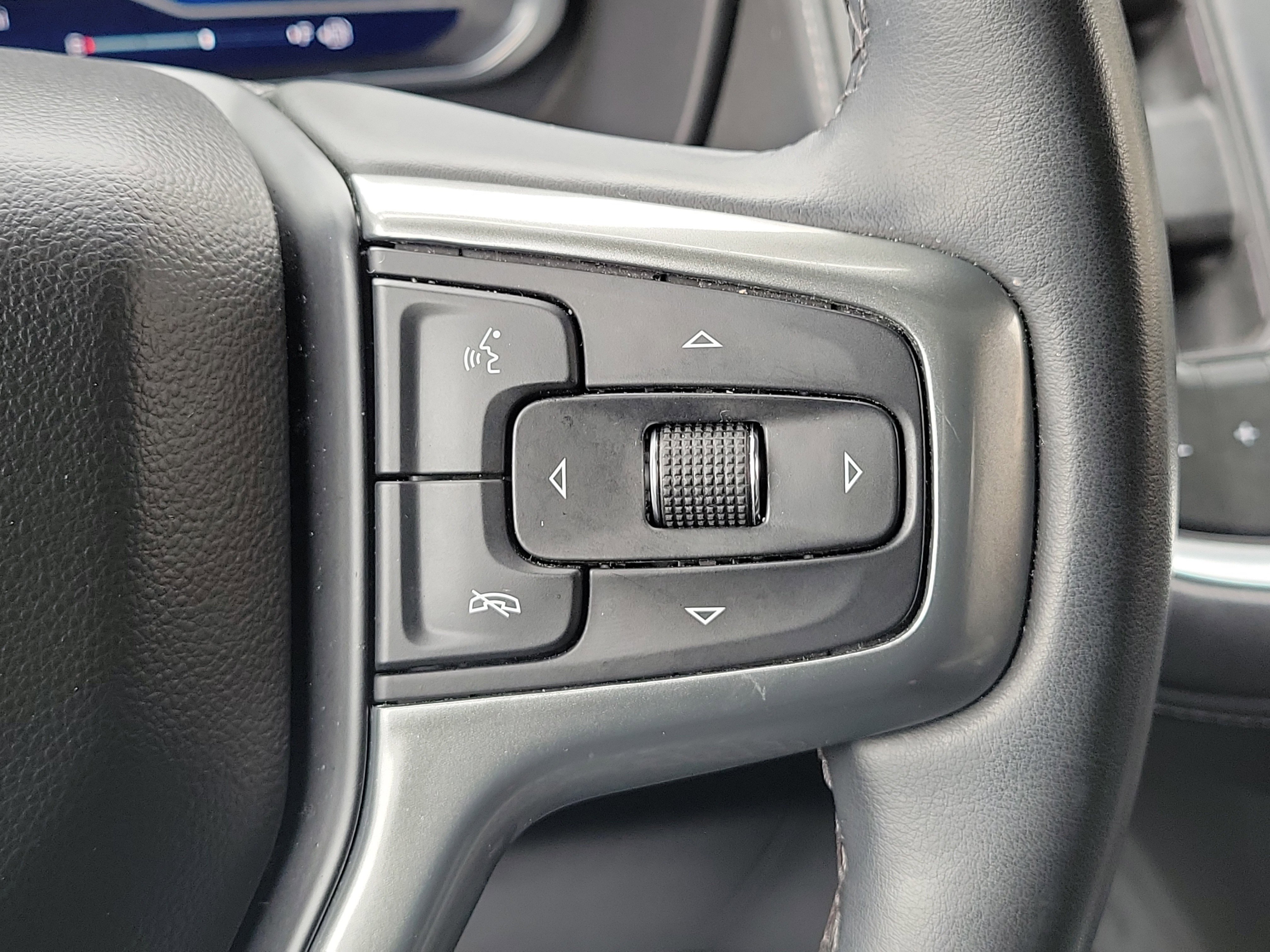 Used 2023 Chevrolet Tahoe Z71 w/ Luxury Package image 24