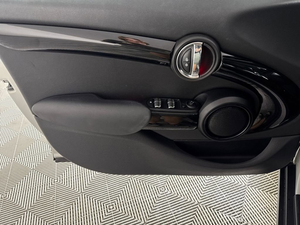 Used 2019 MINI Cooper 4-Door Hardtop image 10