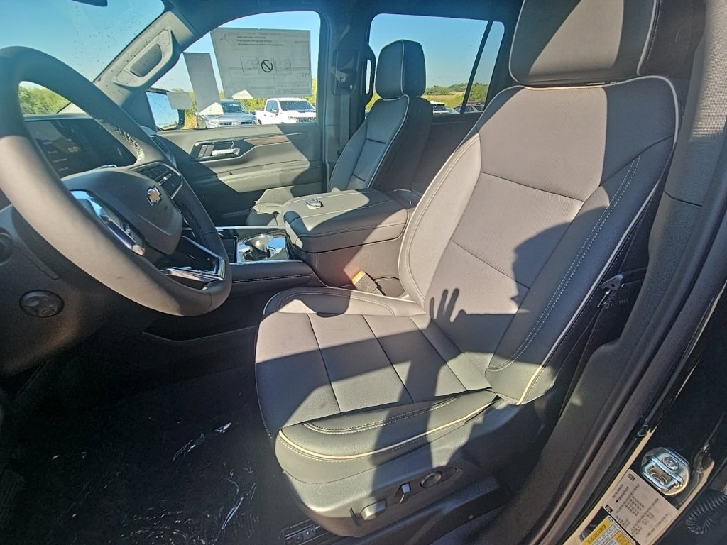 New 2026 Chevrolet Suburban Premier image 12