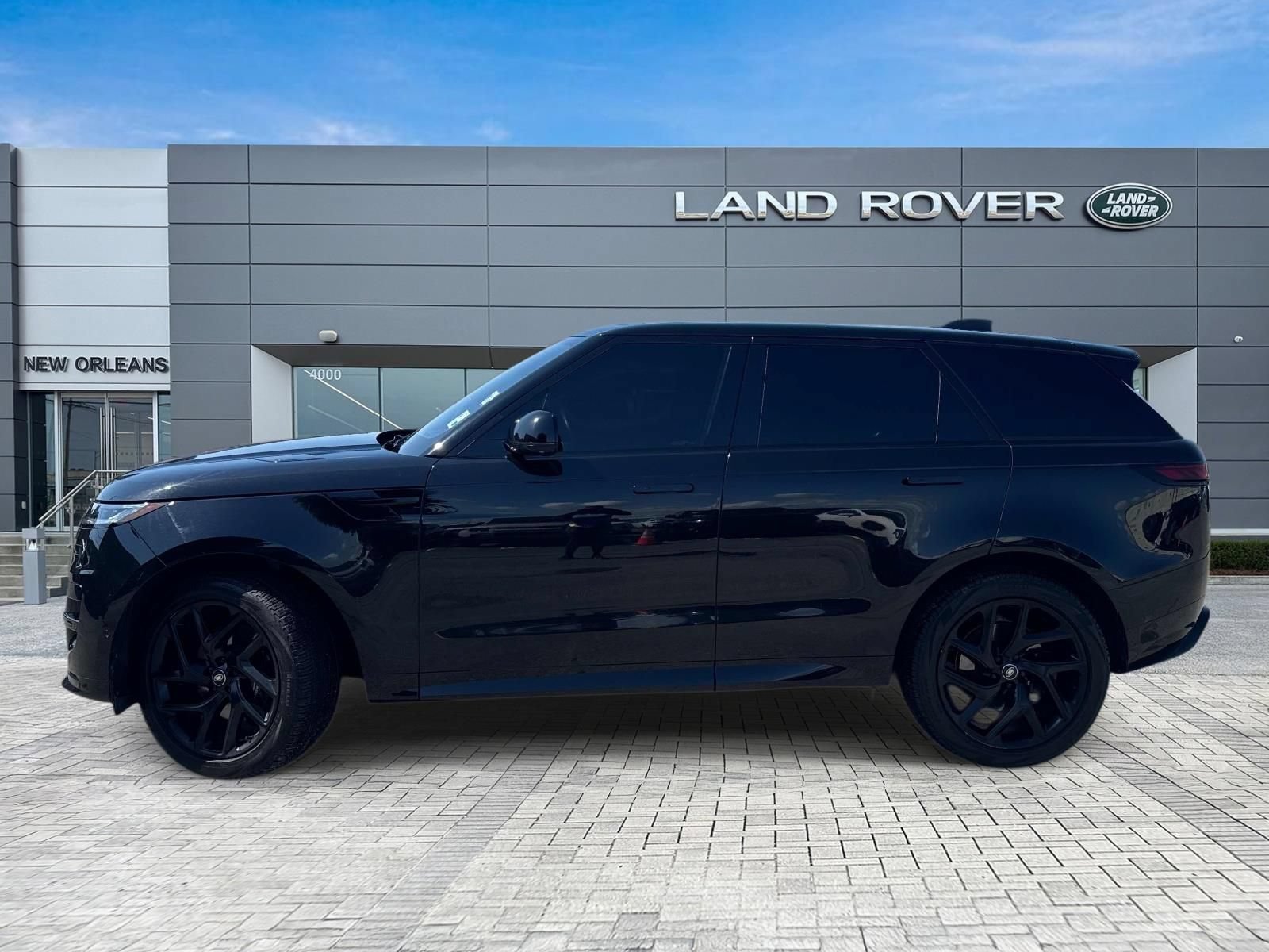 Used 2023 Land Rover Range Rover Sport SE Dynamic AWD/4WD image 2