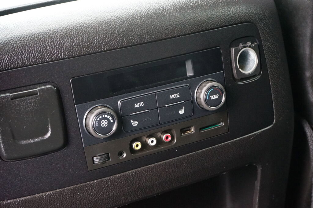 Used 2016 GMC Yukon XL Denali w/ Open Road Package image 19