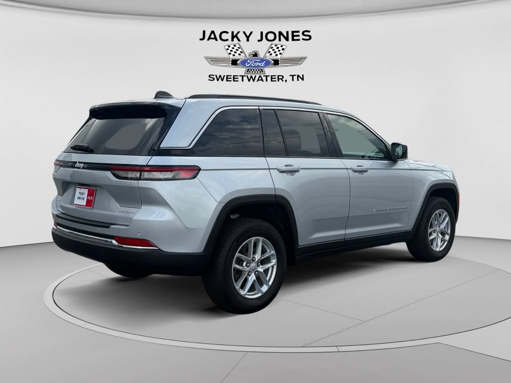 Used 2025 Jeep Grand Cherokee Laredo X w/ Luxury Tech Group I AWD/4WD image 5