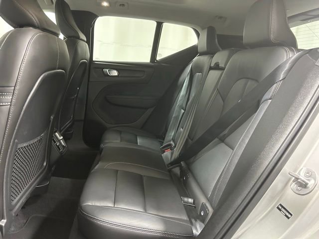 Used 2025 Volvo XC40 B5 Plus image 12