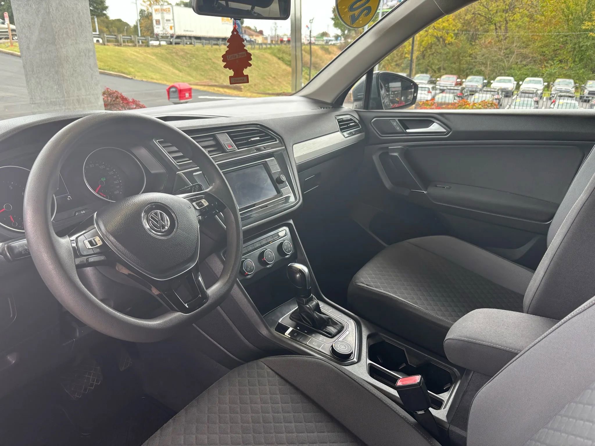 Used 2018 Volkswagen Tiguan S image 7