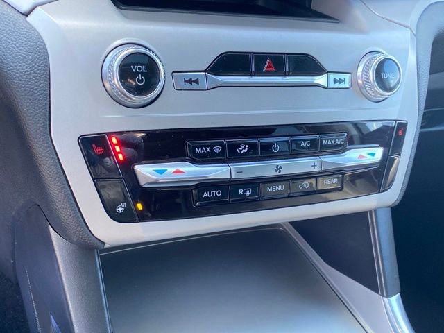 Used 2023 Ford Explorer XLT image 14