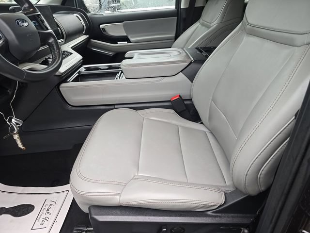 Used 2025 Ford Expedition Active AWD/4WD image 11