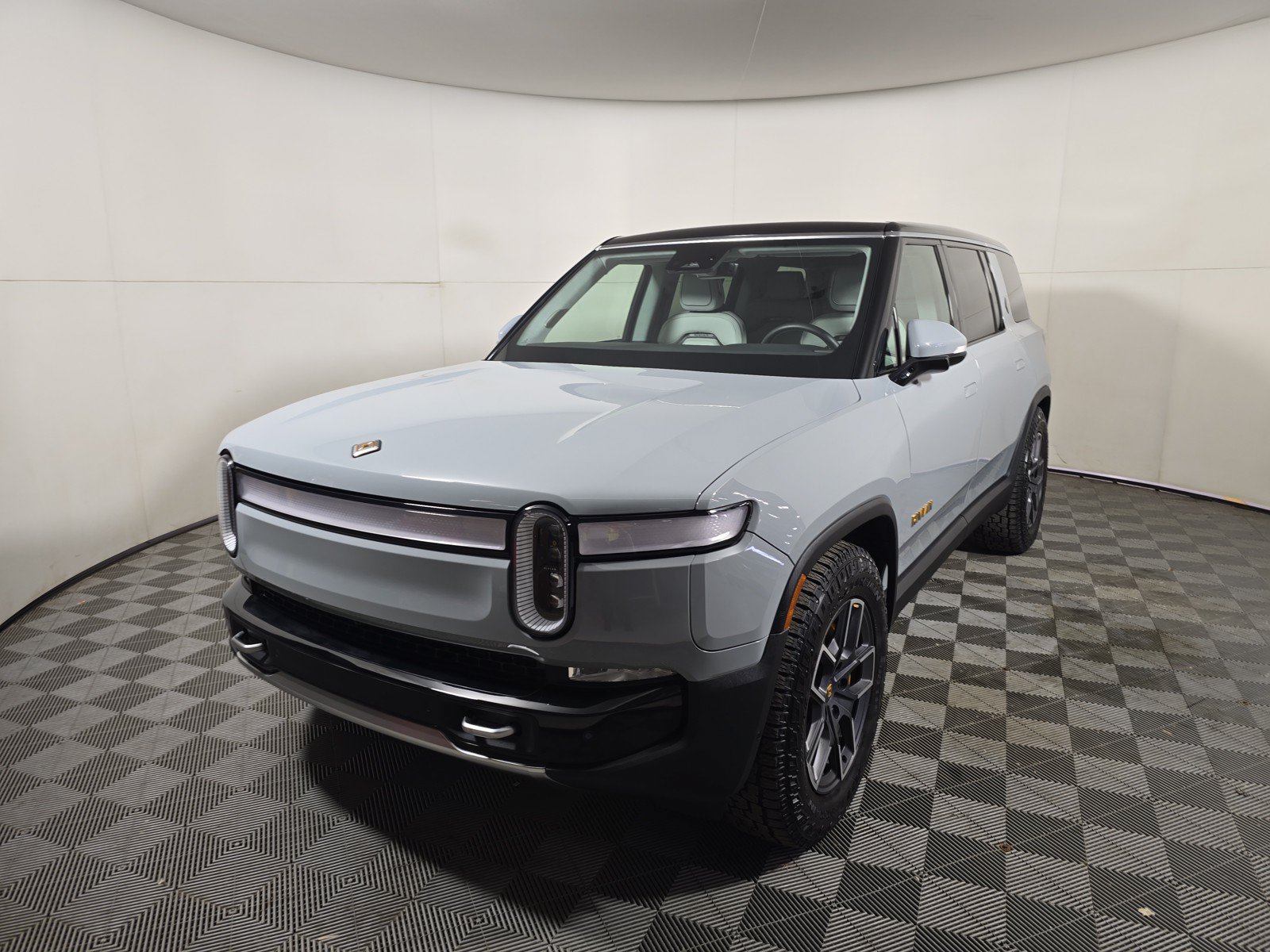 Used 2024 Rivian R1S Adventure