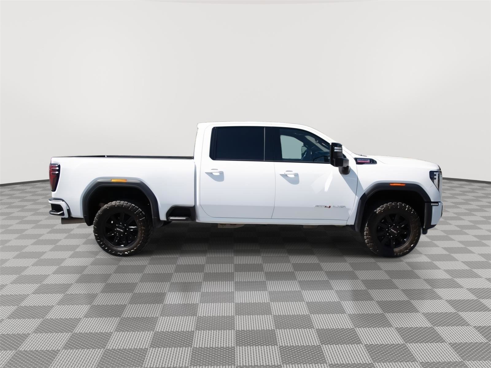 Used 2025 GMC Sierra 2500 AT4 AWD/4WD image 4